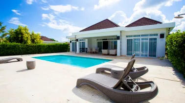 Three-bedroom villa on the second line