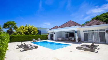 Three-bedroom villa on the second line