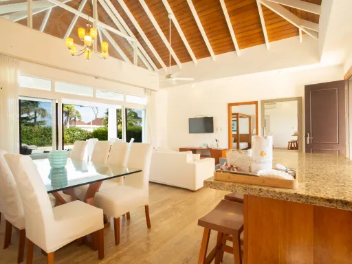 Three-bedroom villa on the second line