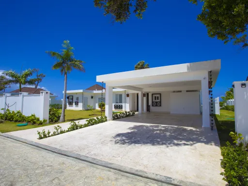 Oceanfront  three-bedroom villa