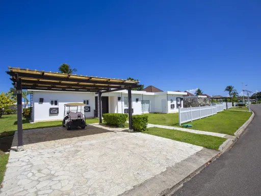 Three-bedroom villa on the second line