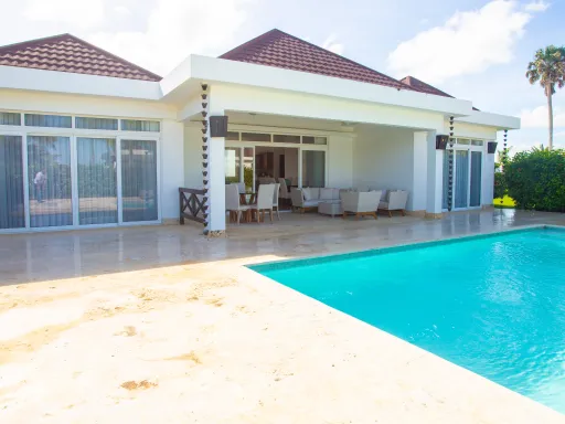 Three-bedroom villa on the second line