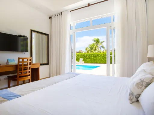 Three-bedroom villa on the second line