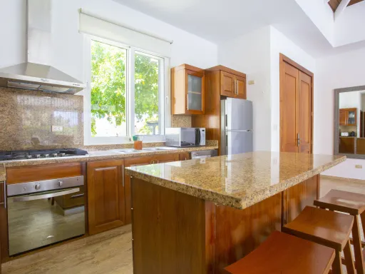 Three-bedroom villa on the second line