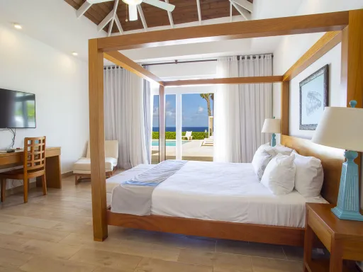 Oceanfront  three-bedroom villa