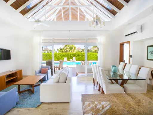 Three-bedroom villa on the second line