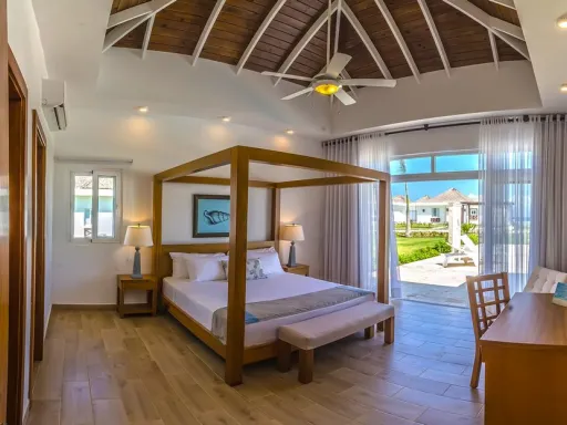 Three-bedroom villa on the second line