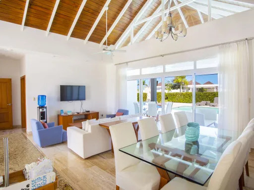 Three-bedroom villa on the second line