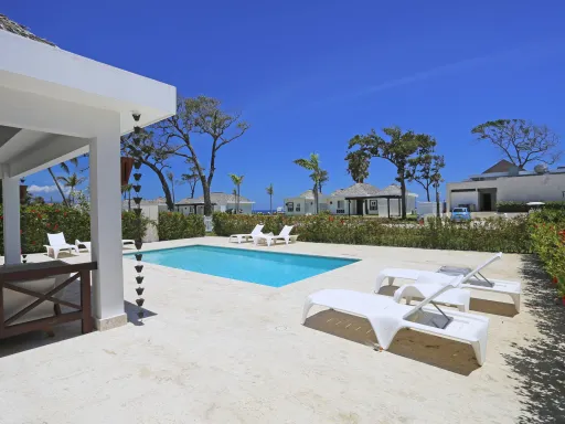 Three-bedroom villa on the second line