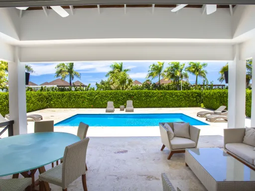 Three-bedroom villa on the second line