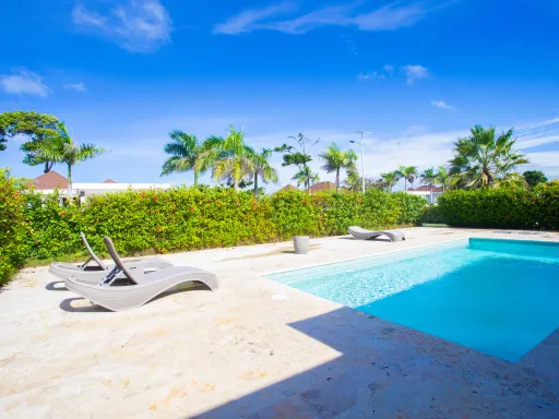 Three-bedroom villa on the second line